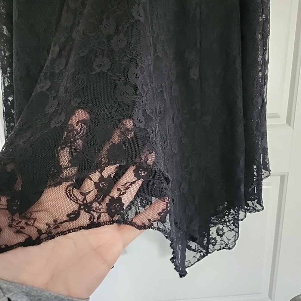 Torrid‎ Lace Sheer Mesh Black Embroidered Tank Top Size 0 Or Large Whimsy Goth - Picture 9 of 9